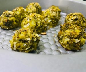 Healthy and diabetes-friendly broccoli cheese balls recipe
